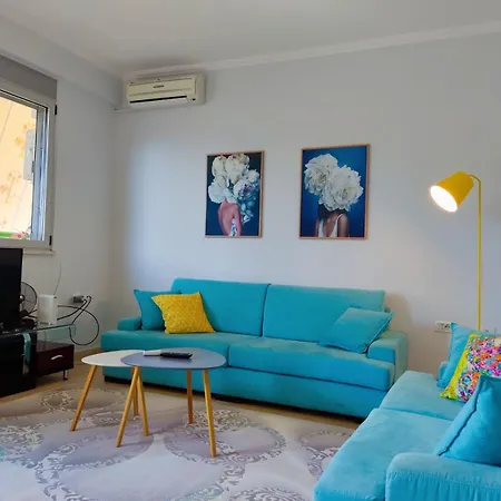 Pazari I Ri Charm Near Centre, Lovely, Spacious * Tirana